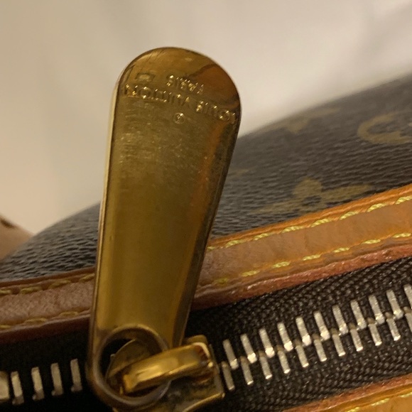 Louis Vuitton - Picture 4 of 8